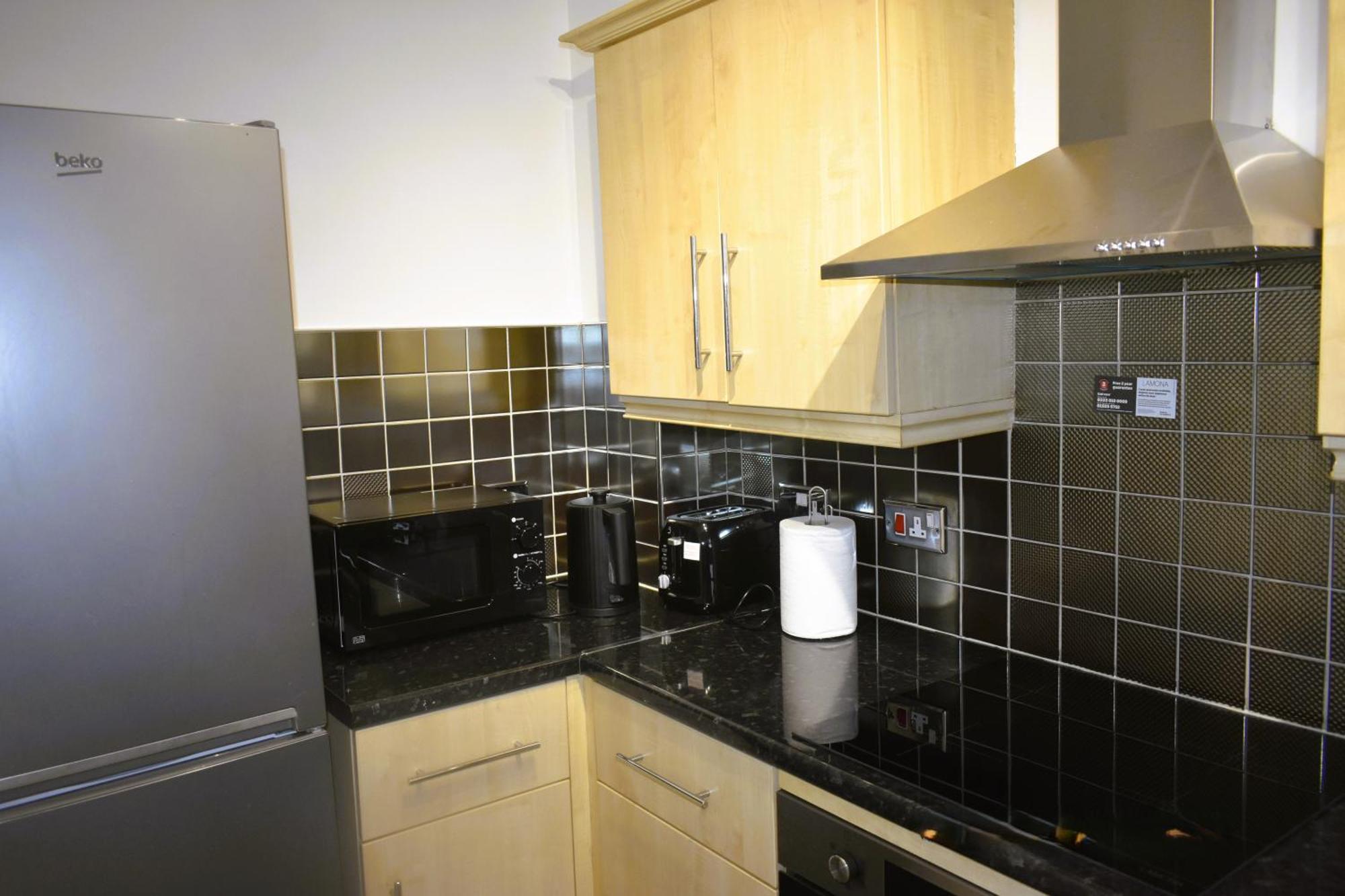 Luxury 2 Bed House With 3 Beds,3 Free Parking Lot In Dartford Near Town Centre, Adjacent Bus Stop, Train Station, Bluewater Mall, 25Mins To London City Airport,20 Miles From Central London Exterior photo