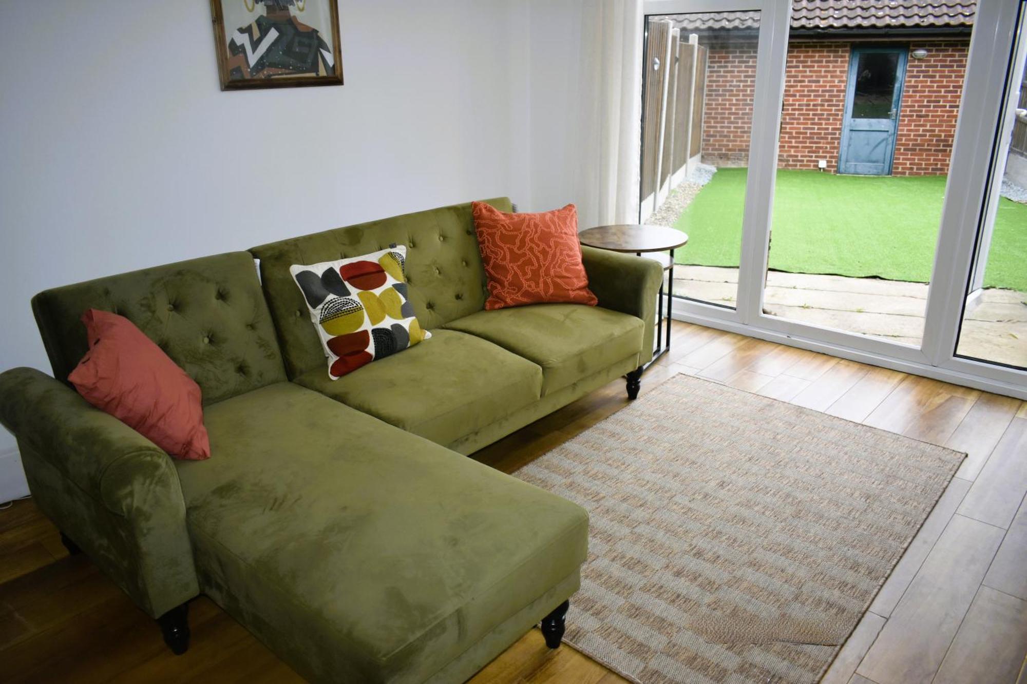 Luxury 2 Bed House With 3 Beds,3 Free Parking Lot In Dartford Near Town Centre, Adjacent Bus Stop, Train Station, Bluewater Mall, 25Mins To London City Airport,20 Miles From Central London Exterior photo
